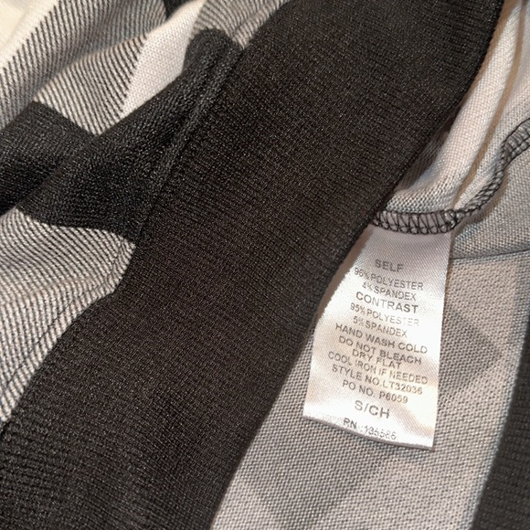 Buffalo plaid sweater - Picture 2 of 3